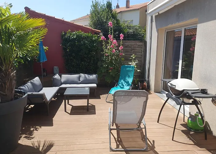 Joli Appartement 50 M2 Classe 3 Etoiles Avec Terrasse Et Jardin